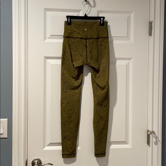 Lululemon RARE Wunder Under Dark Olive 4 EUC - Picture 2 of 6